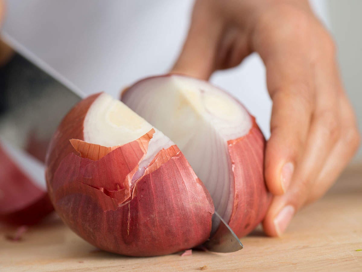 How can onions help against heatstroke?  ,  The Times of India