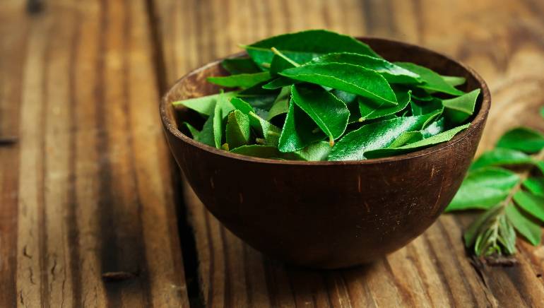 Curry Leaves for Hair: How to Make Curry Leaves Hair Oil at Home