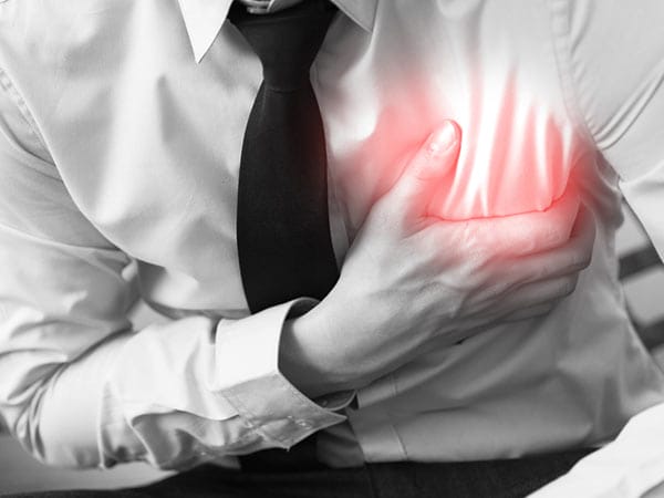 First Aid for Heart Attack Victims - Boldsky.com